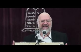 למה האדמו"ר מבעלזא עמד 17 שעות מול נרות שבת? ואיך זה קשור לפעילות מבצעית בסיני?