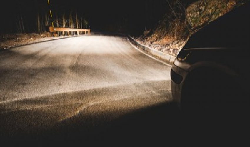 מה עשה הרב כשהגיע לכביש מסוכן ללא תאורה עם משפחתו? ומה זה מלמד אותנו?