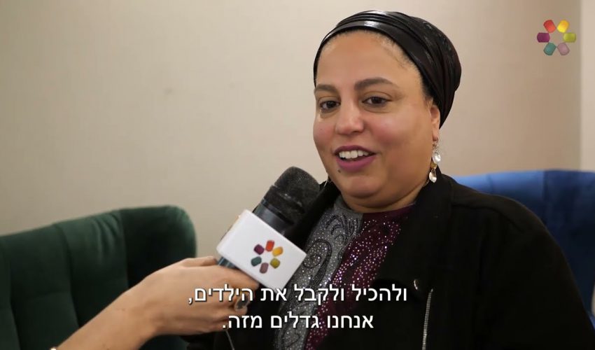 "הזדעזעתי כשהבת שלי עזבה את הבית": השחקנית משתפת את סיפור חייה על הבמה