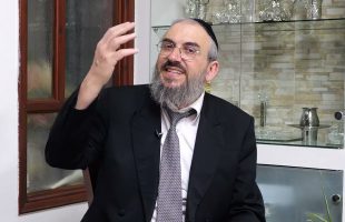 חג הפסח תשפ"ג 2023 Passover – הרב גואל אלקריף בסיפורים וחיזוקים מרתקים לקראת החג וליל הסדר