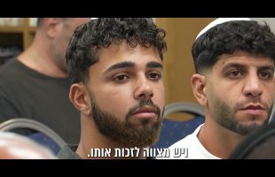 סערת התפילין: האם אסור ע"פ חוק להציע לנערים להניח תפילין? הרב זמיר כהן מגיב