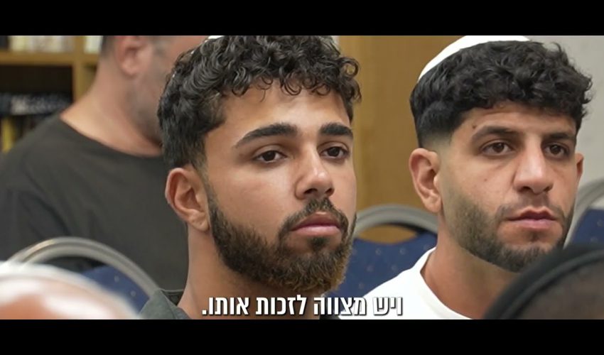 סערת התפילין: האם אסור ע"פ חוק להציע לנערים להניח תפילין? הרב זמיר כהן מגיב