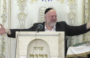 תפילין בפרהסיה – לא בבית ספרנו? הרב זמיר כהן בעצות זהב להורים מתוסכלים